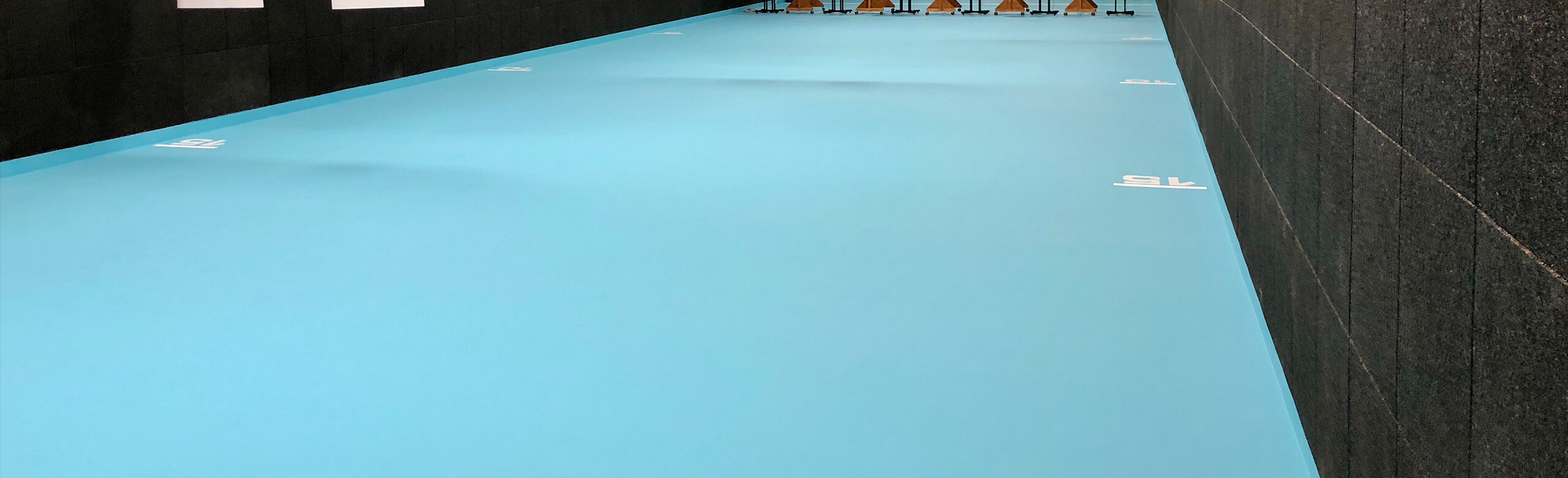 Shooting range with REGUPOL ballistic FH45 REGUPOL ballistic FH45 safety floor with markings and lines in a shooting range.