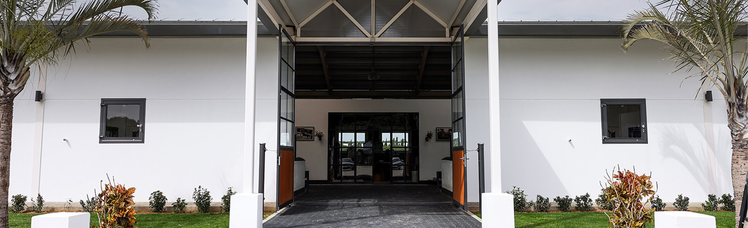 REGUPOL equestrian flooring – Durable Flooring Solutions for Modern Horse Stables Modern equestrian facility with covered stable aisle and high-quality REGUPOL equestrian flooring – durable, slip-resistant flooring for horse stables and equestrian centers